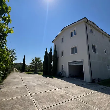 The White Homestay szállás *