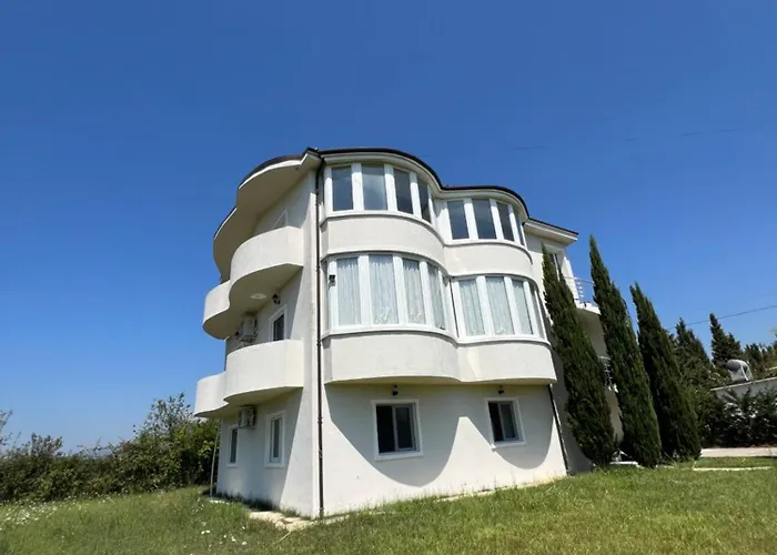 The White Privatunterkunft Hamallaj